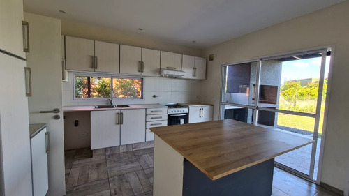 Imagen 6 de 24 de Venta De Casa Estilo Moderno En San Eduardo