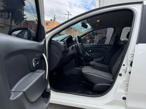 Renault Logan 1.6 Privilege / Intens