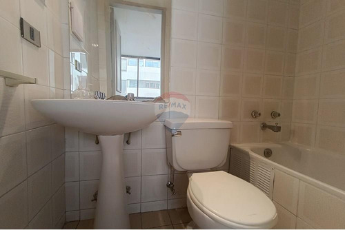 Amplios Espacios Para Remodelar !!!