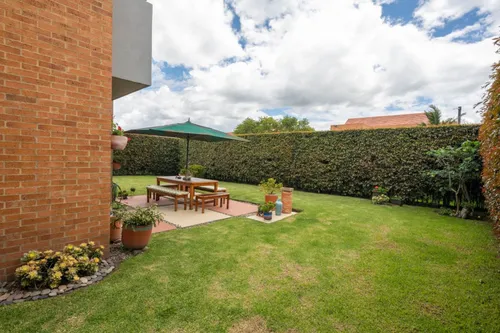 Casa En Venta En Hacienda Fontanar. Cod V14595