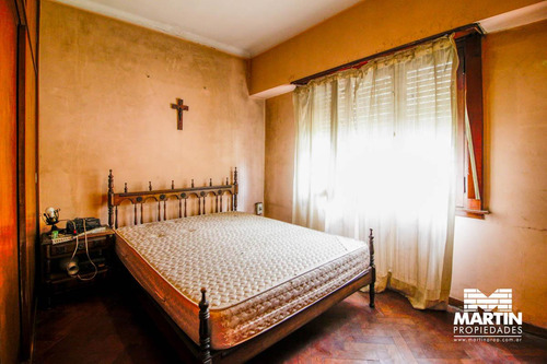 Casa En Venta En Martinez 3 Ambientes Con Jardín. Apto Crédito. A 3 Cuadras Del Hipódromo.