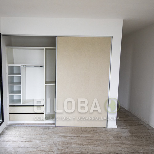 Casa En Venta Con Lote A Laguna 2 Pisos En San Sebastián Apto Credito - Pilar- Barrio Privado
