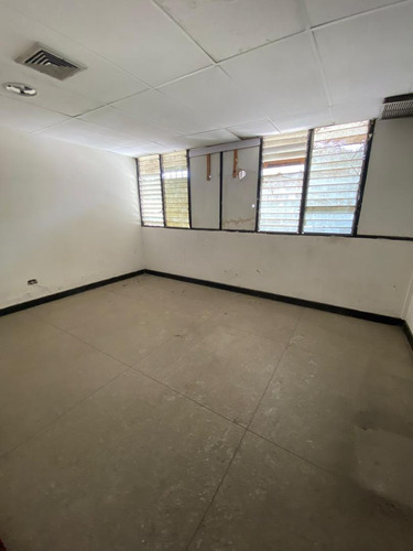 Venta De Galpon Calle Giraldot A 200mts Av Lara D48-21