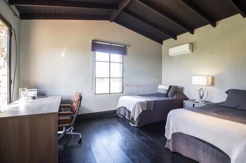 Hermosa Casa En Venta En Pueblo Mio, Manantiales.