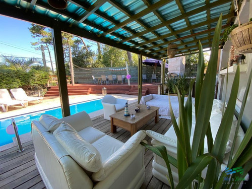 Vendo Casa De 4 Dormitorios Y Piscina, En San Rafael, Punta Del Este