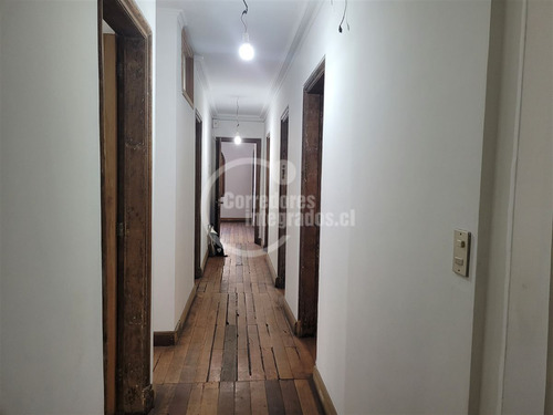 Casa En Venta De 6 Dorm. En Providencia