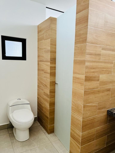 Estrena Casa En Lomas De Juriquilla, 4 Recamaras, Una En Pb, 4 Baños, Jardín
