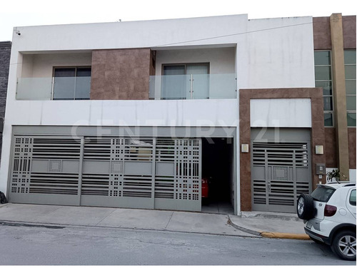 Casa En Venta Escobedo: Residencia En Colonia Privada