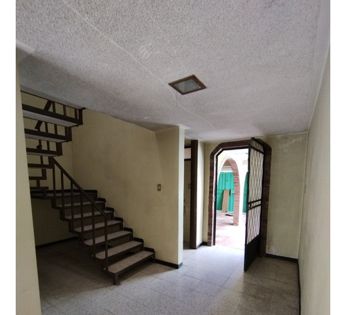 Casa Amplia Y Terreno Adicional Con Gran Ubicación En Puebla