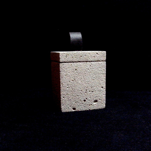 Imagen 2 de 6 de Caja Para Escritorio Cemento Y Cuerina Diseño Minimalista