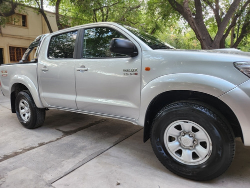 Imagen 3 de 10 de Toyota Hilux 2012 3.0 Cd Sr I 171cv 4x4