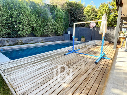 Casa En Venta De 3 Dorm. En Lo Barnechea