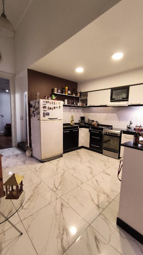 Imagen 10 de 30 de Departamento De Estilo De 4 Dormitorios.
