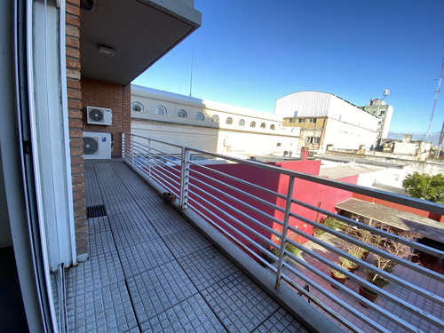 Departamento 2 Ambientes De Categoría Con Cochera En Morón Centro