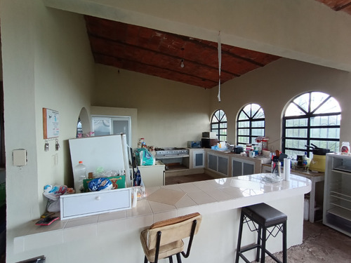 En Venta Terreno De 10,320.51 M2 Con Casa E Instalaciones Al Pie Del Cerro Del Picacho