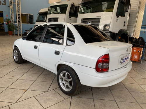 Imagem 4 de 11 de Chevrolet Corsa Classic 1.6 2005