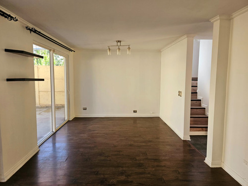 Vendo Casa De 3 Pisos En Condominio. Peñalolén