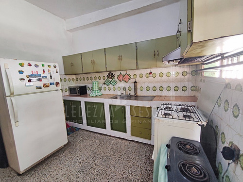 Imagen 4 de 10 de Ledezma Asesores Vende Casa Con Terreno Amplio, Situada Entre La Avenida Bolívar Y La Principal De Las Moreas, Ciudad Bolívar - Venezuela