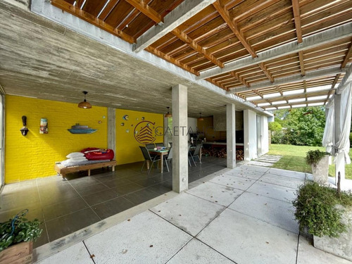 Imagen 24 de 26 de Excepcional Y Practica Casa De Dos Plantas En Residencia Privada! - Punta Del Este La Residence