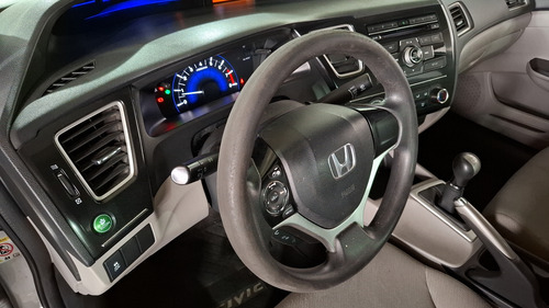 Honda Civic 1.8 LX MT 4DRS