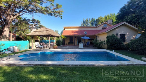 Casa En Venta Con 3 Dormitorios Y Pileta. Barrio Parque Sakura. Exaltacion De La Cruz