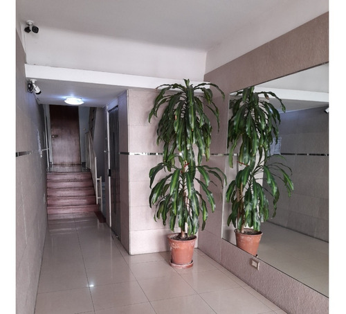 Imagen 2 de 15 de Muy Buen Dpto 2 Amb Al Frente Con Balcon. Excelente Ubicacion. Venta Directa!!!!!