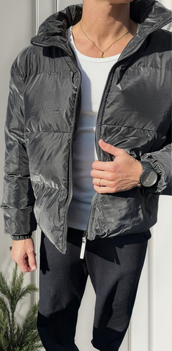 Campera Feel Good Nebula Boxy Fit Negra Inflada Black Hombre