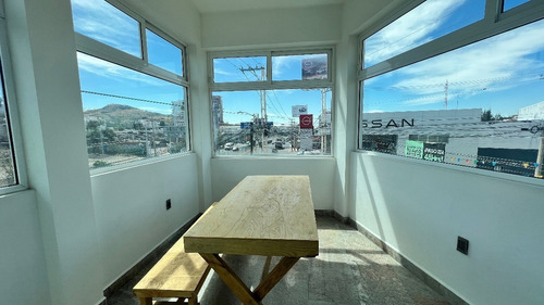 Local En Renta A Pie De Boulevard Euquerio Guerrero 85 M2 Segundo Nivel