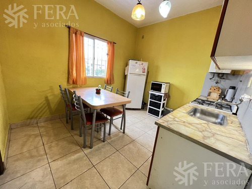 Imagen 2 de 10 de Venta De Departamento Tipo Casa De 3 Ambientes En Sarandi (28358)