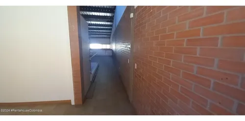 Comercial En San Cristobal Norte Rah Co: 25-525