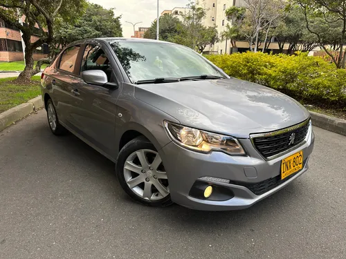 Peugeot 301 1.6 Allure Automático