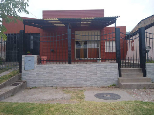 Casa En Venta De 3 Dormitorios C/ Cochera En Villa Buenos Aires
