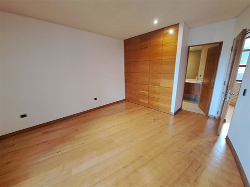 Departamento Tipo Townhouse En Venta De 5 Dorm. En Vitacura