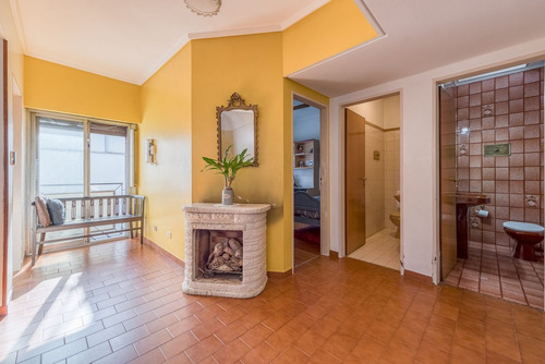 Venta Casa 5 Dormitorios En Boedo Cochera Patio