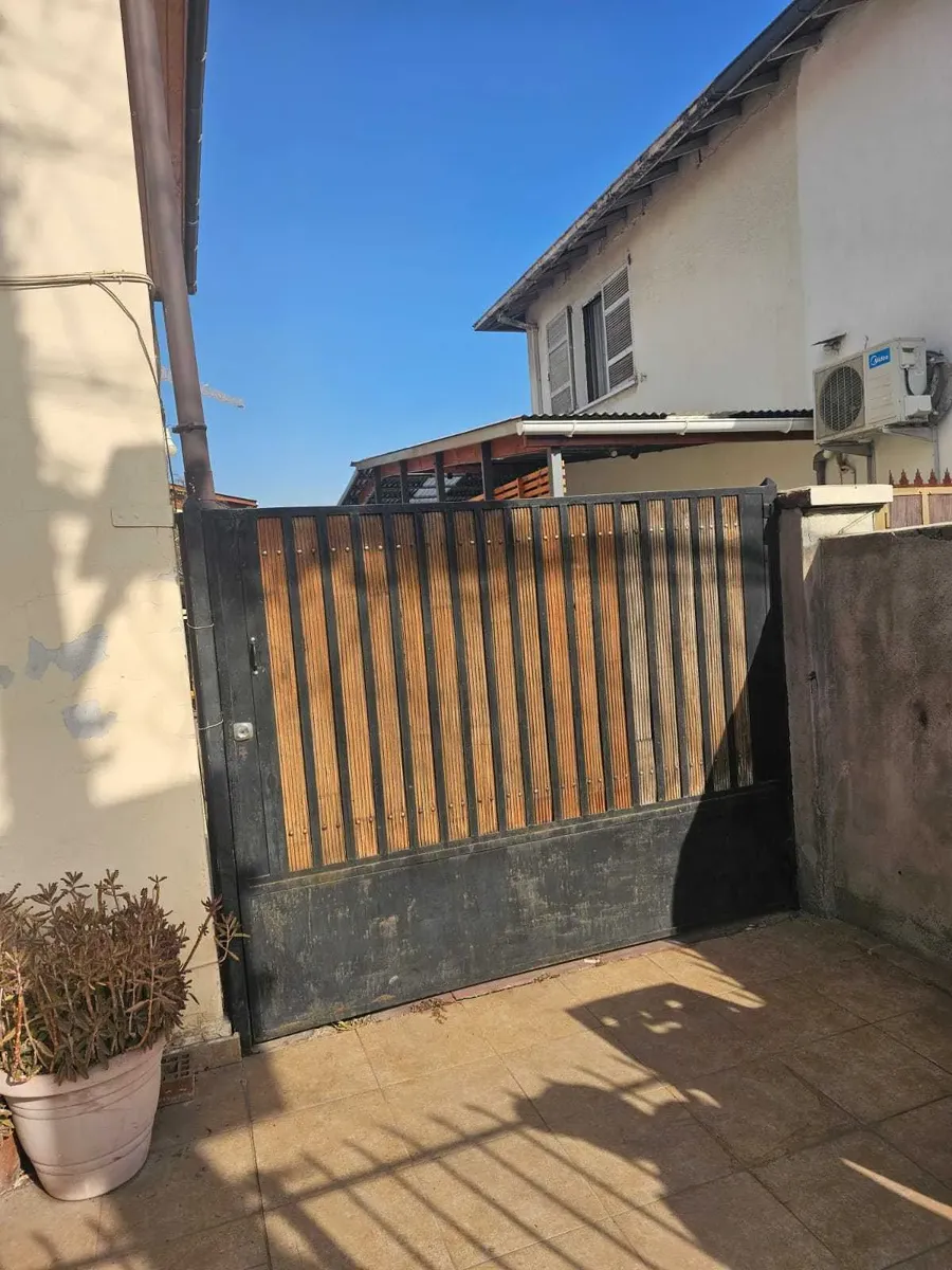 Imagen 2 de 19 de Casa 2 Pisos Almirante Neff Sur 3d/2b (175550)