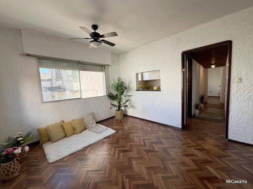 Alquiler De Hermoso Apartamento Formato Casa De Altos En Pocitos 2 Dormitorios Excelente Ubicación Todo Al Frente Estufa A Leña Sin Gastos Comunes