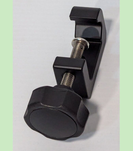 Carefusion 147124-100 Pole Clamp Assembly - Free Shippin Ccf