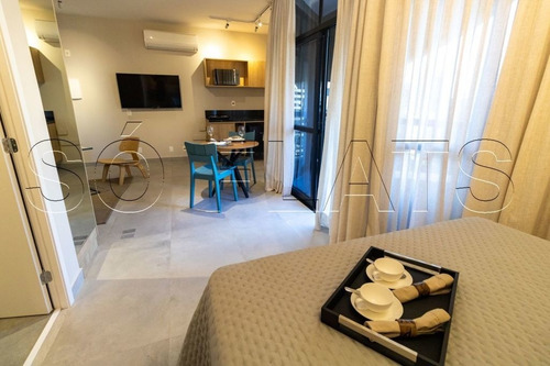 Imagem 6 de 15 de Flat No Itaim, Entre A Av. Cidade Jardim E Faria Lima - Sf34266