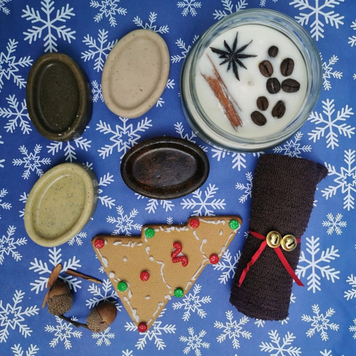 Kit Navideño: Vela De Soya + 4 Jabones Artesanales + Toalla 