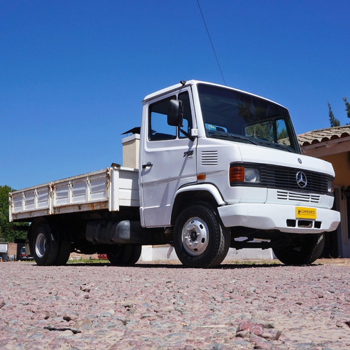 Camion M. Benz 710 '06 C/ Carroc. Baranda Volcable
