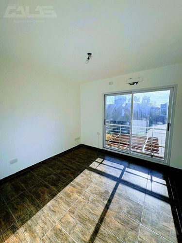 Real Oportunidad! Hermoso Duplex De 3 Ambientes Dentro De Un Muy Lindo Complejo. Bajas Expensas!