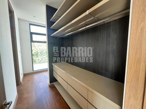 Casa En Venta De 4 Dorm. En Las Brisas De Chicureo