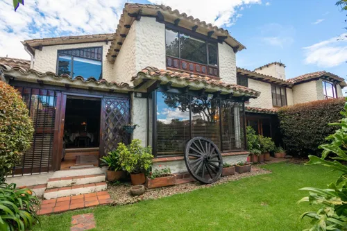 Casa En Arriendo/venta En Calatrava. Cod V12434