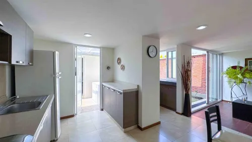 Casa En Venta En Calimaya, Con Excelente Mantenimiento.