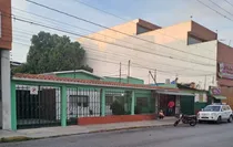 Comprar Mayra Lara Rah Tiene En Venta Una Amplia Casa En Pleno Centro De La Ciudad Que Puede Ser Utilizada Con Fines Comerciales O Residencial, Son Casi 1000mts2 De Terreno Propio Y 2 Locales Comerciales. 