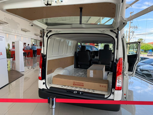 Toyota Hiace 2.8 Tdi Furgón 6at L1h1 3a 4p Sarthou
