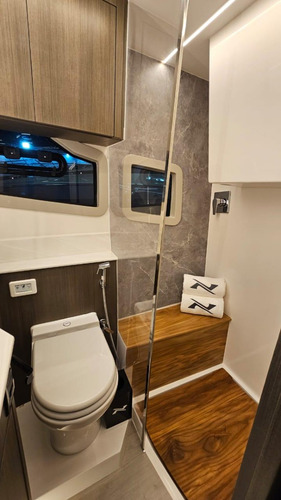 Lancha Nx50 Invictus! Navegabilidade, Design, 24 Pessoas