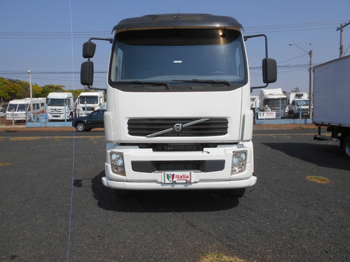 Imagem 1 de 15 de Volvo Vm 260 6x2 2010