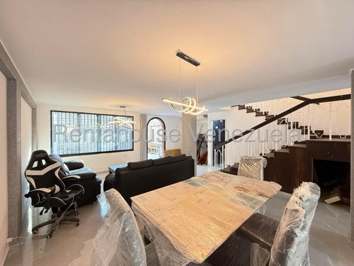 Hermosa Casa Quinta De 2 Niveles En Venta Ubicada En Alto Prados Del Este 25-17674