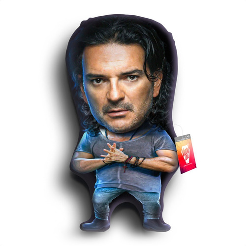 Imagen 2 de 2 de Cojín Peluche Ricardo Arjona Chiquito 40x30cm Vudú Love